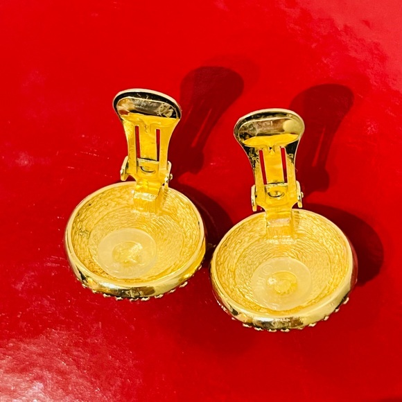 Vintage Christian Dior Pearl/Gold Clip on Earrings - Picture 6 of 10